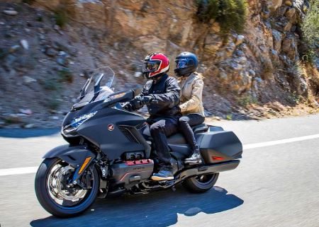 Airbag Motorcycle Honda Goldwing 2024 : एयरबैग वाली पहली मोटरसाइकल , कीमत है इतनी