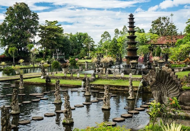 Bali : बाली पृथ्वी पर स्वर्ग है , दुनियाभर से सैलानी पर्यटन के लिए आते हैं