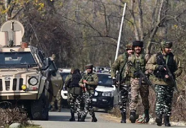 Jammu Kashmir Encounter: बांदीपोरा में देर रात से मुठभेड़ जारी, सेना ने एक आतंकी को किया ढेर; दो के छिपे होने की आशंका