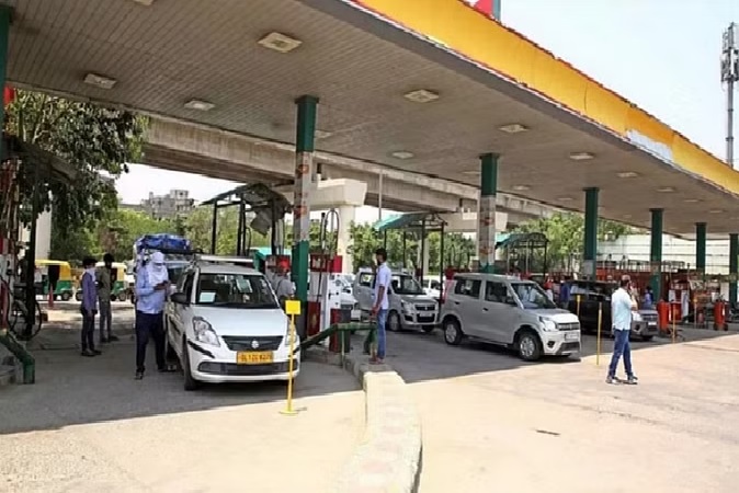 CNG Price Hike : दिल्ली-एनसीआर और पश्चिम यूपी में सीएनजी महंगी, नई दरें लागू