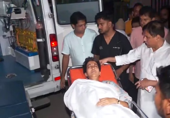 Delhi Water Crisis: भूख हड़ताल पर बैठीं दिल्ली की मंत्री आतिशी की तबीयत बिगड़ी, देर रात ले जाया गया अस्पताल