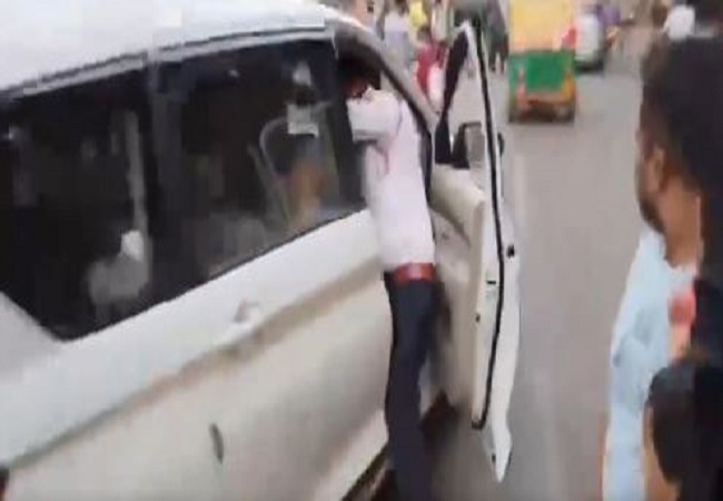 Drunk driver drives away car along with traffic policeman