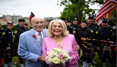 World War II veteran : द्वितीय विश्व युद्ध लड़ चुके सैनिक ने 100 साल की उम्र में की प्रेमिका से शादी