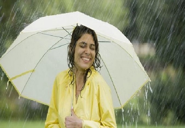 Benefits of Neem Oil: बारिश में भीगने की वजह से हो रही हैं बालों में खुजली तो नीम का तेल से मिलेगा आराम, बढ़ेगी ग्रोथ
