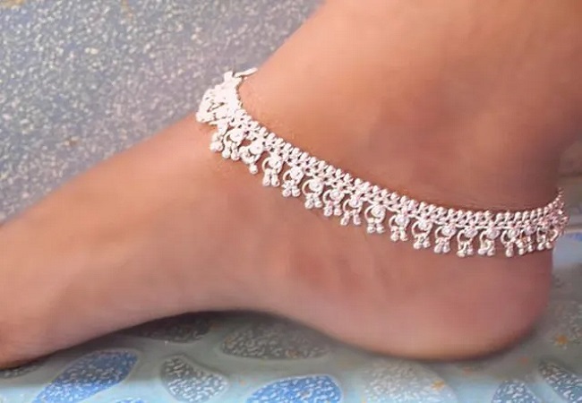 How to clean silver anklets