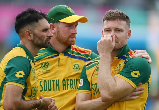 साउथ अफ्रीका की हार पर दिग्गज क्रिकेटर ने खोया आपा, खुलेआम अपनी टीम को दी गाली!