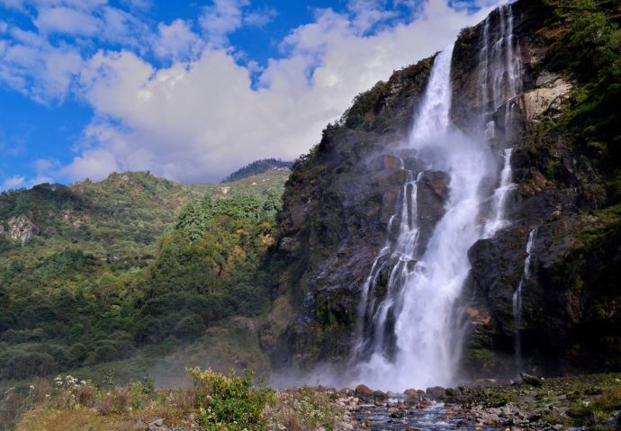 Arunachal Nuranang Water Fall : नूरानांग वाटरफॉल देखना है तो आइये अरुणाचल प्रदेश , दुनिया भर में मशहूर है