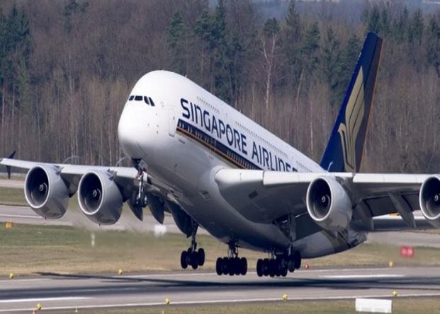 Singapore Airlines compensation : सिंगापुर एयरलाइंस ने अशांति से प्रभावित यात्रियों को मुआवजा देने की पेशकश की