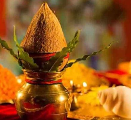 Water Astro Remedies : घर के मंदिर में रखे पानी का आपको क्या करना चाहिए , जानें पानी के ज्योतिषीय उपाय