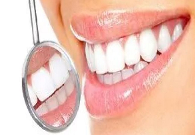 White shining teeth: दांतो की तमाम समस्याओं से छुटकारा और मोतियोंं जैसा चमकाने के लिए इस्तेमाल करें ये चीजें