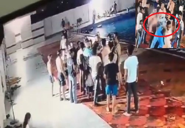 Video: स्वीमिंग पूल में मौज मस्ती करने पहुंचे कुछ युवकों में विवाद, कनपटी में मारी गोली, मौत का लाइव वीडियो वायरल