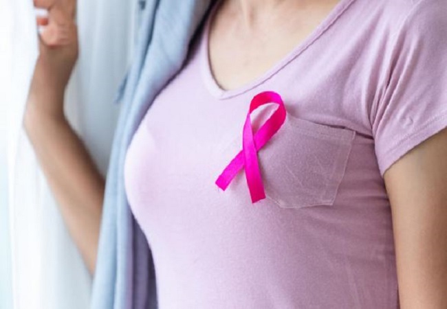 Breast Cancer से जूझ रही हैं टीवी एक्ट्रेस हिना खान, ये होते हैं ब्रेस्ट कैंसर के लक्षण और बचाव