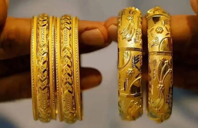 Gold Silver Price : चांदी एक महीने में 7,800 रुपए हुई सस्ती, सोने की चमक फीकी