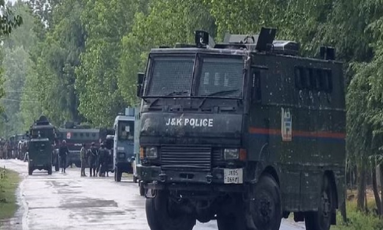 Jammu and Kashmir: सुरक्षाबलों ने मुठभेड़ में दो आतंकियों को किया ढेर, अभियान जारी