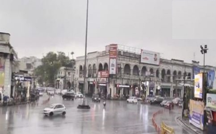 Lucknow rain alert: राजधानी लखनऊ में शुरू हुई झमाझम बारिश, मौसम हुआ सुहाना
