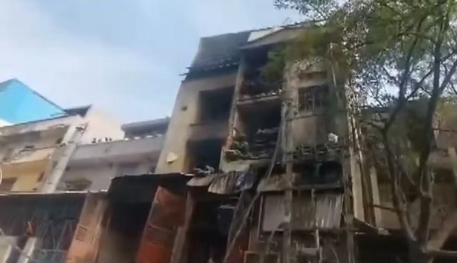 Delhi Fire: फैक्टरी में लगी भीषण आग की चपेट में आए कई कर्मचारी, तीन की मौत