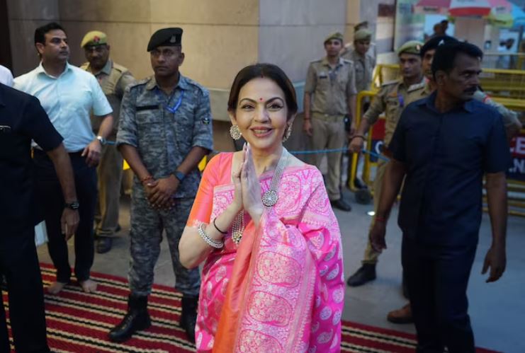 Nita Ambani : बाबा विश्वनाथ को नीता अंबानी ने दिया अनंत-राधिका की शादी का न्योता , चढ़ाया पहला कार्ड