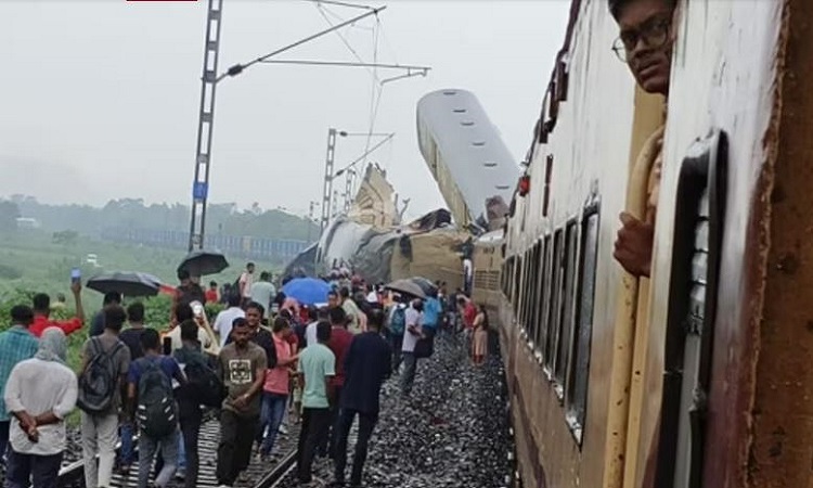 Train Accident: ट्रेन हादसे पर पीएम मोदी ने जताया दुख, मृतकों के परिवार को 2-2 लाख रुपये देने की घोषणा