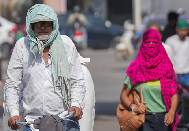 UP Heatstroke Kills: यूपी में भीषण गर्मी से 33 लोगों की मौत; डॉक्टर ने घर से न निकलने की दी सलाह