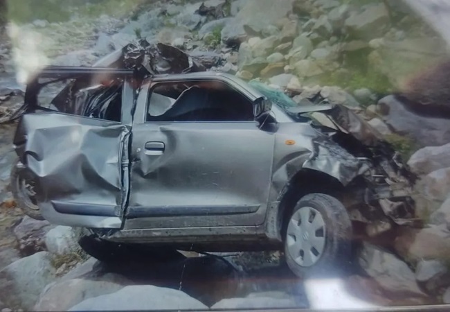 Anantnag Accident: अनंतनाग में बेकाबू कार खाई में गिरी; पांच बच्चों समेत आठ लोगों की मौत