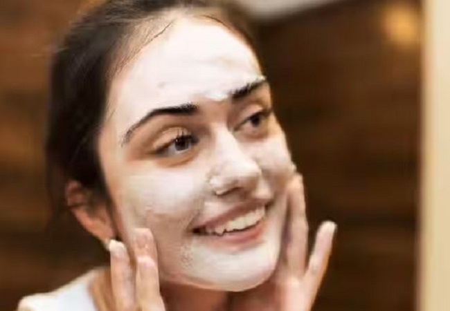 Benefits of applying curd on face