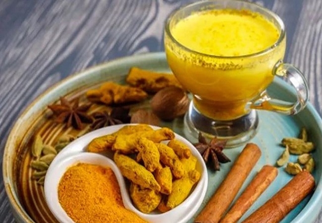 Benefits of drinking milk mixed with cardamom, cinnamon and turmeric