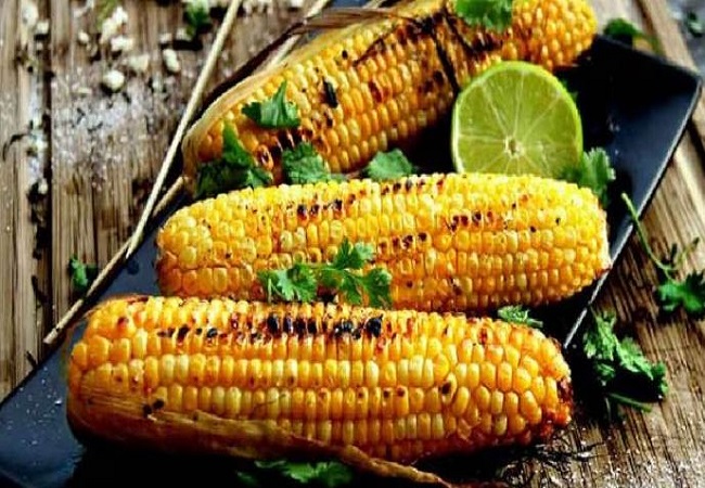 Benefits of eating Corn in the rain: बारिश के मौसम में भुट्टा खाने के होते हैं कई गजब के फायदे