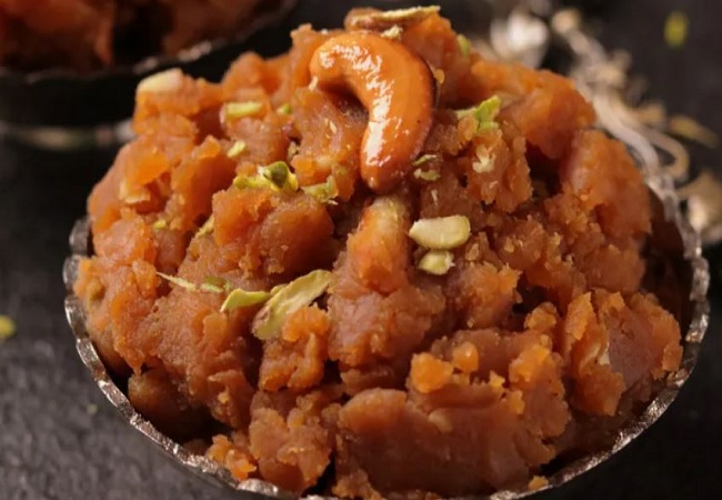 Besan Ka Halwa: आज दिन की शुरुआत करें कुछ मीठे से …ट्राई करें टेस्टी बेसन का हलवा