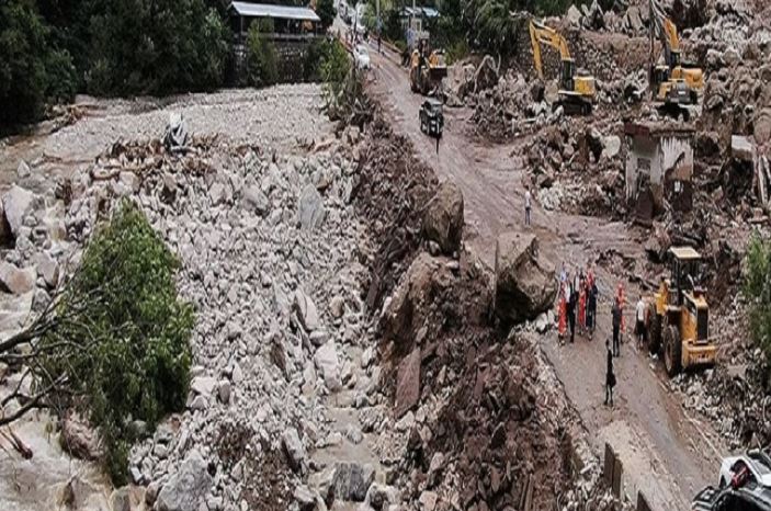 China heavy rain Landslide : चीन में भारी बारिश के कारण हुए भूस्खलन में 11 लोगों की मौत , 6 घायल