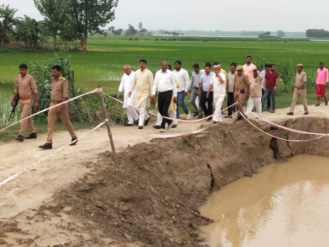 विधायक नौतनवा ने महाव के गनेशपुर, देवधटटी, कोहरगडडी एवं छितवनियां,झिगटी गांव के तटबंध का किया निरीक्षण