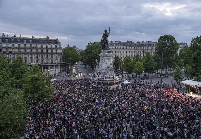 France Election Result : फ्रांस के आम चुनाव में वाम दलों का दबदबा, उल्टा पड़ा मैक्रों का दांव, जानें किसे मिली कितनी सीटें