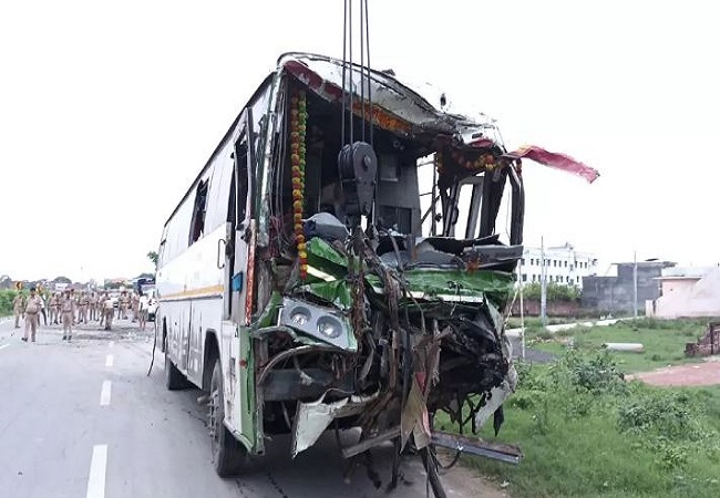 Head-on collision between two buses on National Highway in Rampur