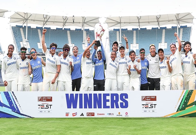 IND W vs SA W Test: भारत ने 10 विकेट से जीता चेपॉक टेस्ट, स्नेह राणा रहीं प्लेयर ऑफ द मैच