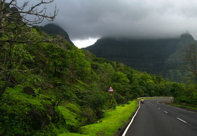 Monsoon Mountains trip : मानसून में पहाड़ों की यात्रा पर ध्यान रखें ये बात , ये सामान रखें साथ