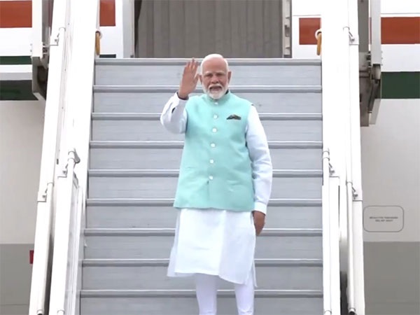 PM Modi Russia Visit : पीएम मोदी रूस दौरे पर रवाना , बोले- दोनों देशों के बीच विशेष रणनीतिक साझेदारी पिछले दस वर्षों में आगे बढ़ी