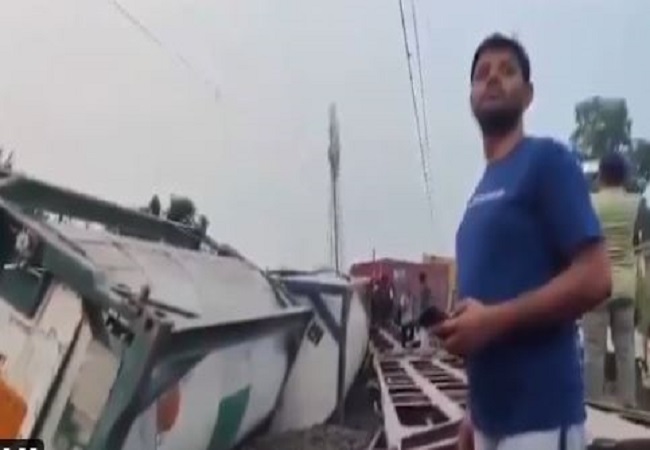 Several coaches of goods train derailed in Amroha