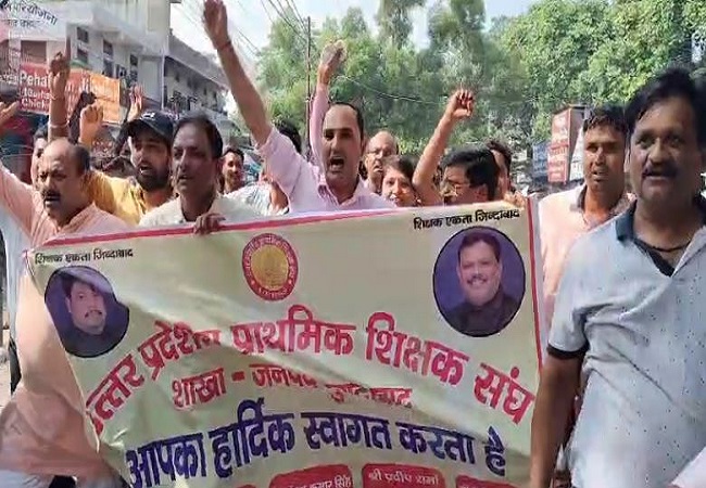 Teachers protest against online attendance: शिक्षकों का ऐलान, नहीं लगाएंगे ऑनलाइन हाजिरी, जरूरत पड़ी तो करेंगे बड़ा आंदोलन