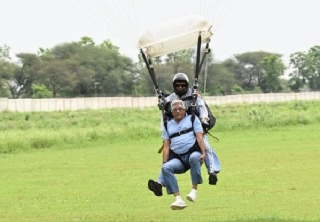 Tourism Minister Gajendra Singh Shekhawat enjoyed skydiving