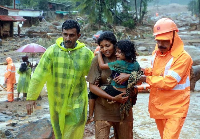 Wayanad Landslide Tragedy: वायनाड भूस्खलन में अब तक 150 लोगों की मौत, 98 अभी भी लापता