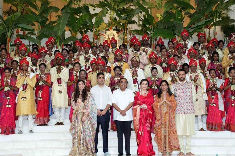 Ambani Family Organized Mass Wedding: मुकेश अंबानी और नीता अंबानी ने कराया 50 कन्याओं का सामूहिक विवाह, जाने कितनी दी भेंट