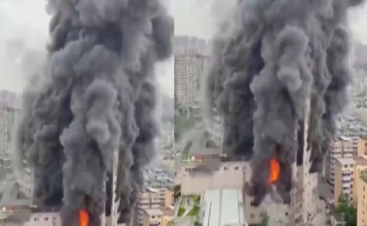 China Shopping Mall Fire : जिगोंग के शॉपिंग मॉल में भीषण आग , 16 लोगों की हुई मौत ,75 लोगों को सुरक्षित बाहर निकाला