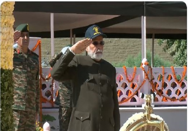 Kargil Vijay Diwas : पीएम मोदी, बोले- आतंक के आकाओं के नापाक मंसूबे कभी नहीं होंगे कामयाब