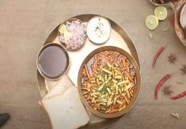 tasty recipe of Kolhapuri Misal