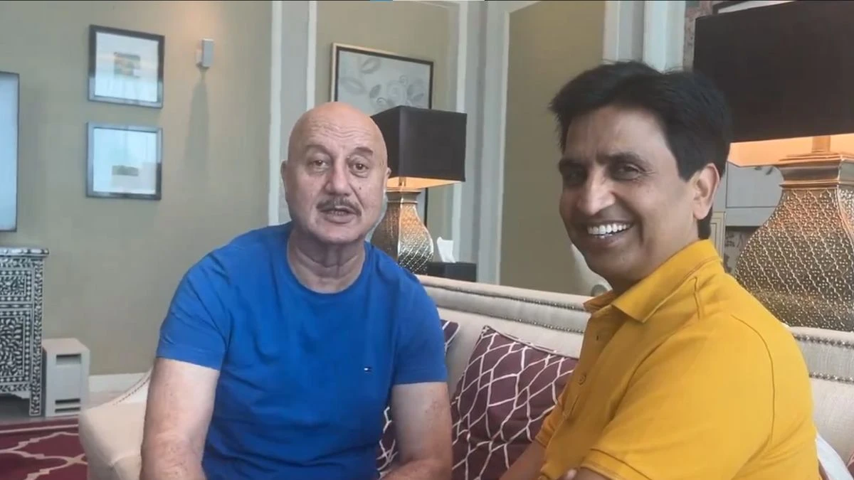 VIDEO: Anupam Kher ने शेयर किया Kumar Vishwas के साथ मजेदार वीडियो, कैप्शन में लिखा- दो देशी और विदेशी…