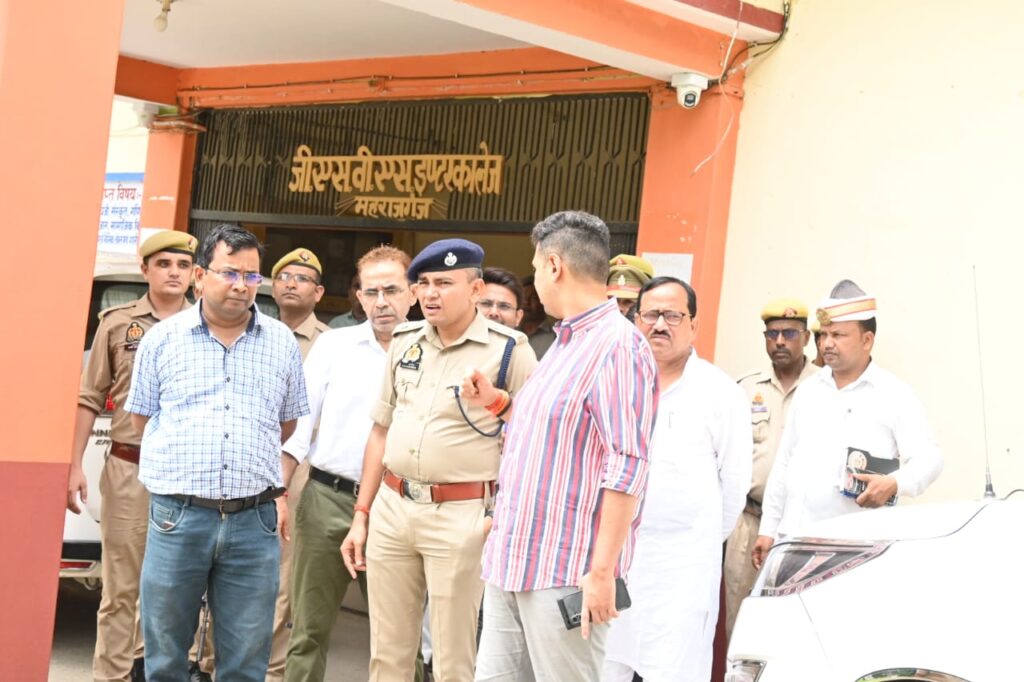 उत्तर प्रदेश पुलिस भर्ती परीक्षा 2024:डीएम और एसपी ने परीक्षा केन्द्रों का किया निरीक्षण