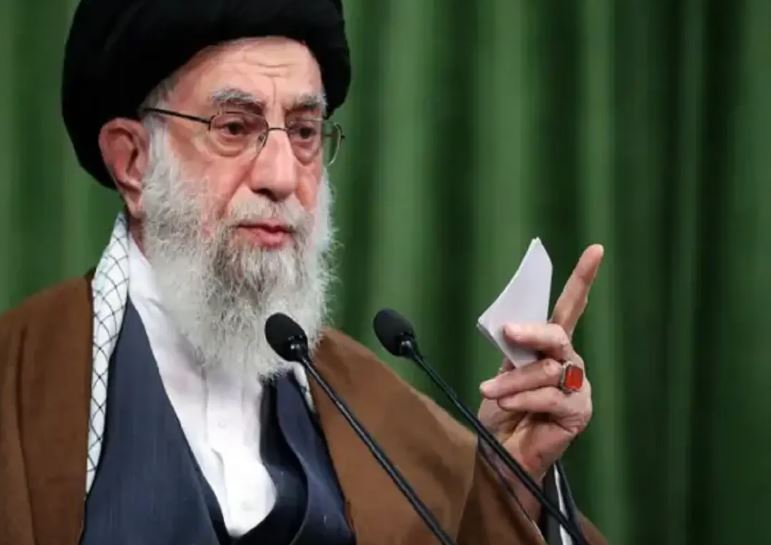 Iran Ayatollah Ali Khamenei: स्माइल हनियेह की हत्या से भड़का ईरान,  इजरायल पर सीधा हमला करने का दिया आदेश