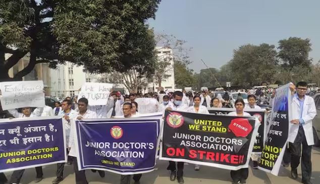 Delhi Doctor’s Strike : दिल्ली के डॉक्टरों का अनोखा विरोध प्रदर्शन , स्वास्थ्य मंत्रालय के बाहर से चलाएंगे ओपीडी