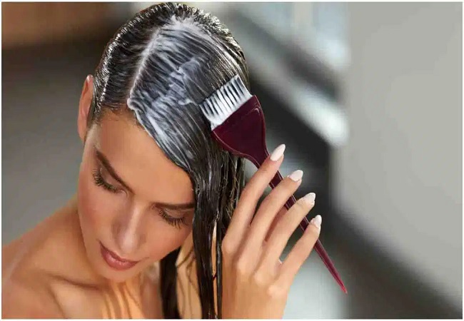 Hair Care: बालों को सॉफ्ट और शाइनी बनाने के लिए लगाएं नारियल तेल का ये हेयर मास्क