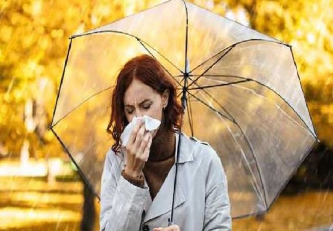 Health Care in Monsoon: बारिश के मौसम में छू भी नहीं पाएंगी बीमारियां और इंफेक्शन, बस डाइट में शामिल करें ये चीजें