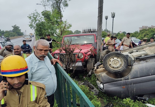 लखनऊ में शहीद पथ पर भीषण हादसा, स्कूली वैन और थार में हुई टक्कर , 12 बच्चों में दो की हालत गंभीर